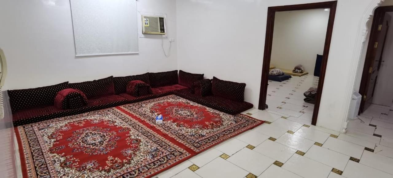 شقة عائلية -ليست فندقية- 8 دقائق بالسيارة للحرم أو قباء - Medina Exterior photo